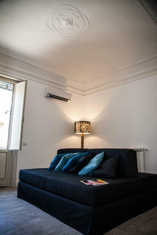 Catania Charming House Apartment ภายนอก รูปภาพ