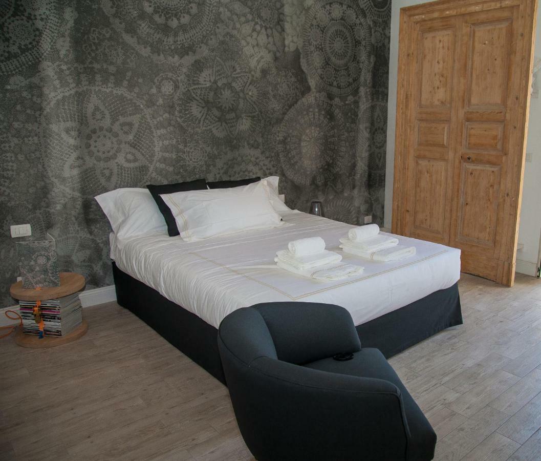 Catania Charming House Apartment ภายนอก รูปภาพ